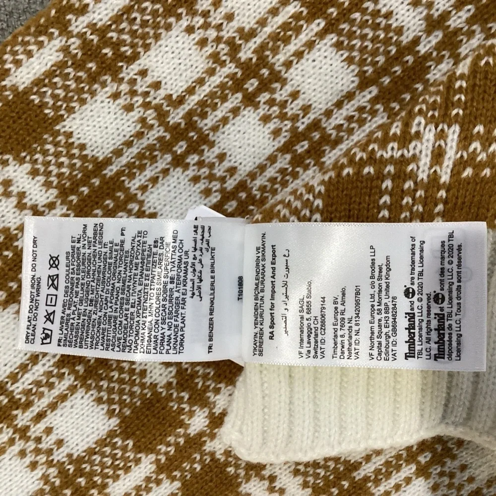 Timberland Buffalo Plaid Knit Scarf in Camel and Cream. Unisex. NWT